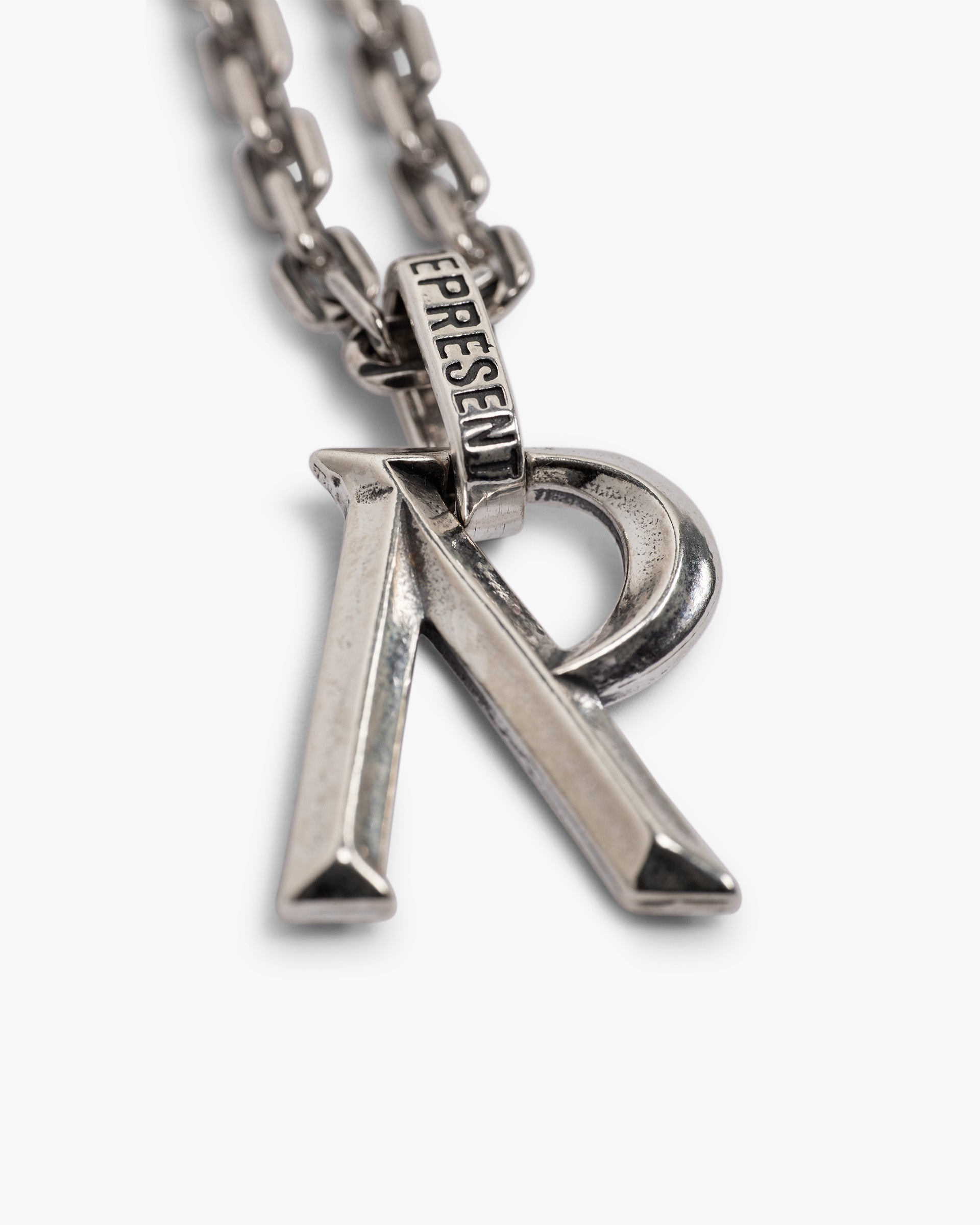 R_Pendant_Necklace_-_Silver_02.jpg
