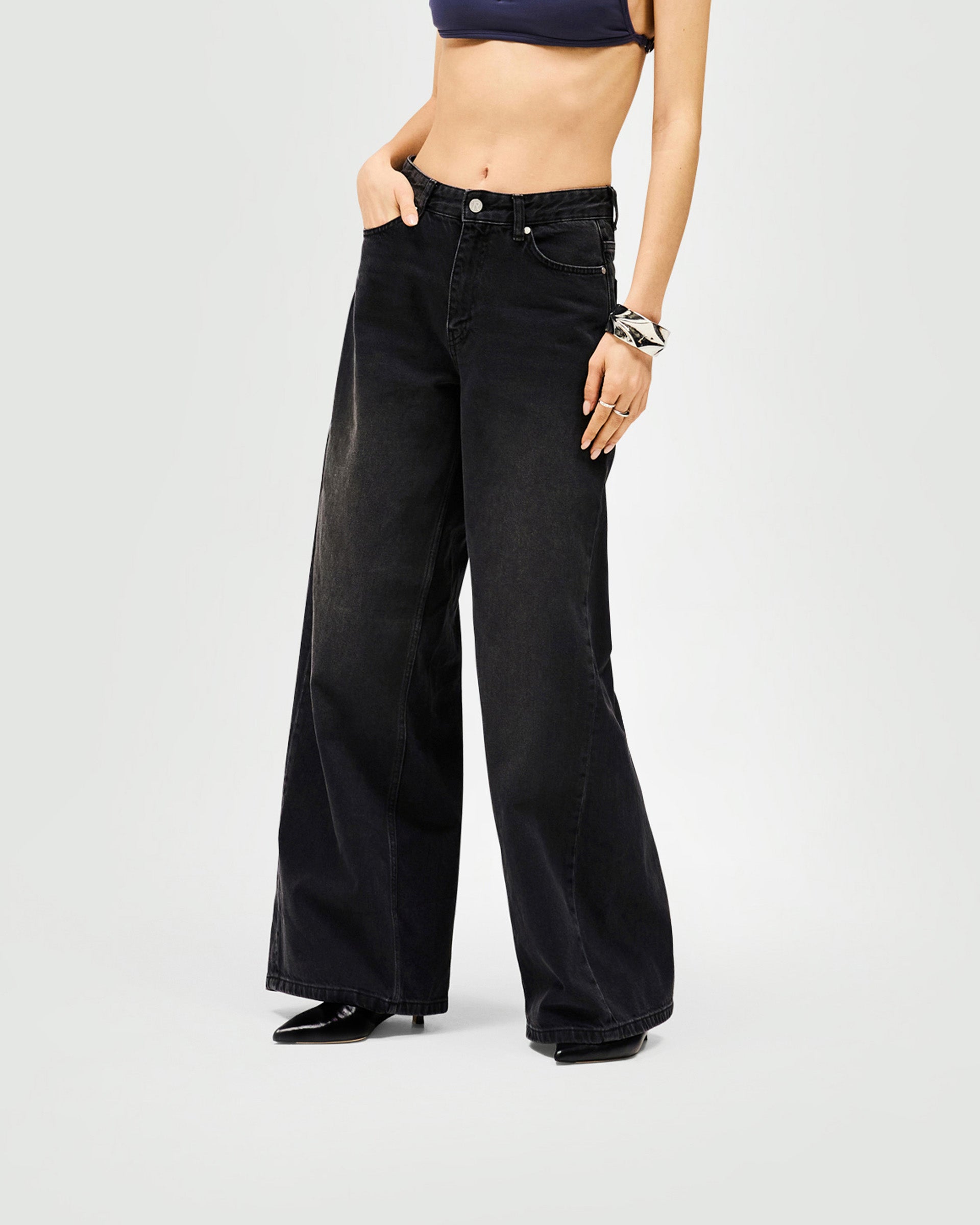 Mid Rise Wide Leg Jean - Washed Black