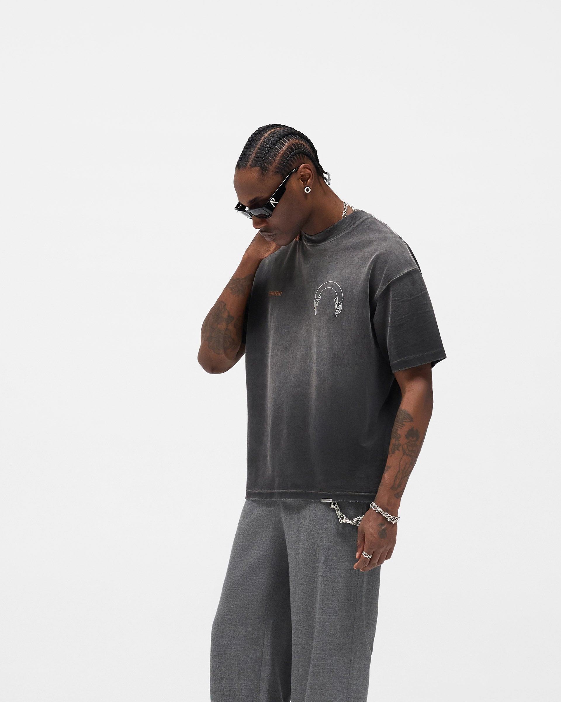 Represent_Banner_T-Shirt_-_Stained_Black_04.jpg