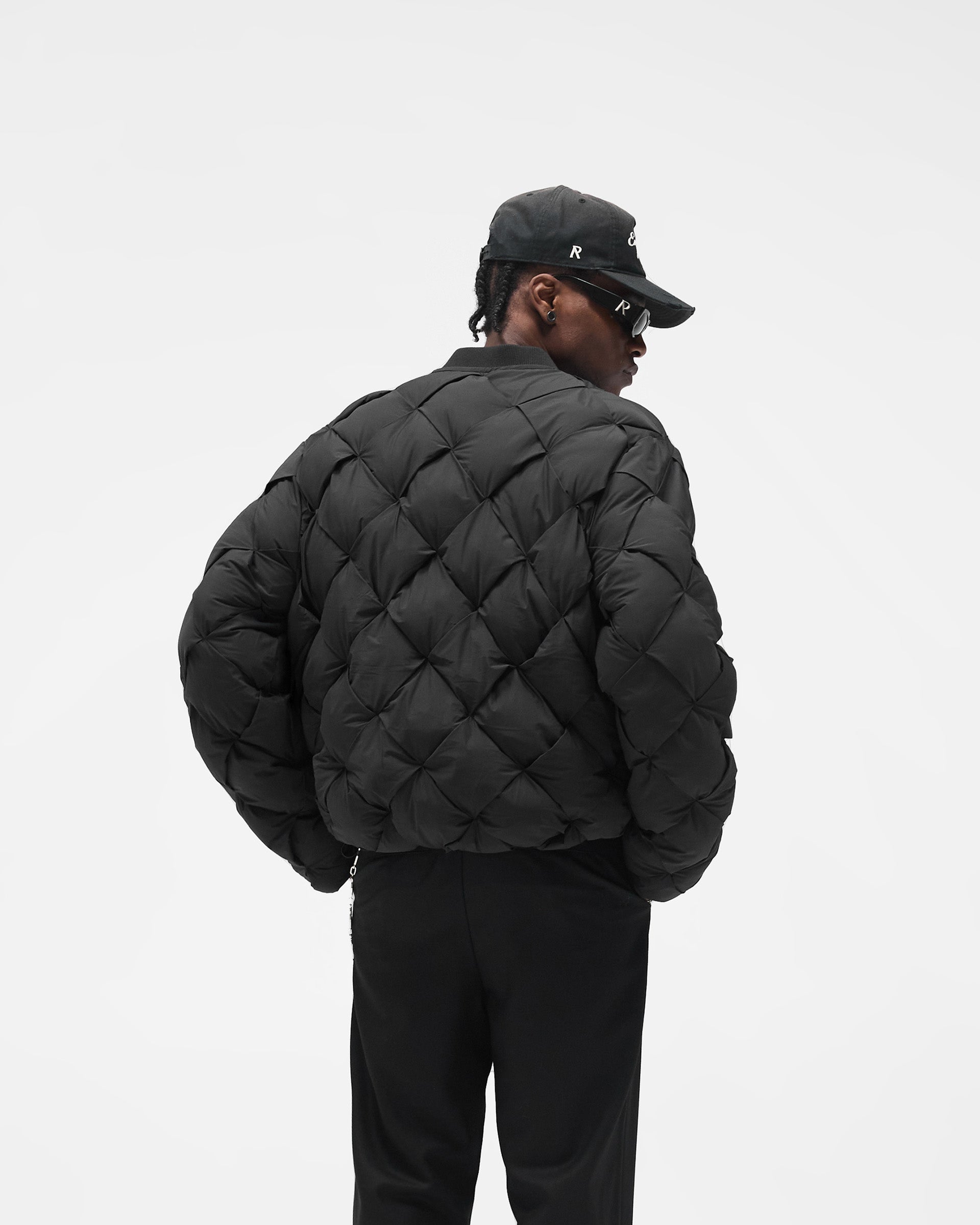 Pillow_Puffer_-_Jet_Black_04.jpg
