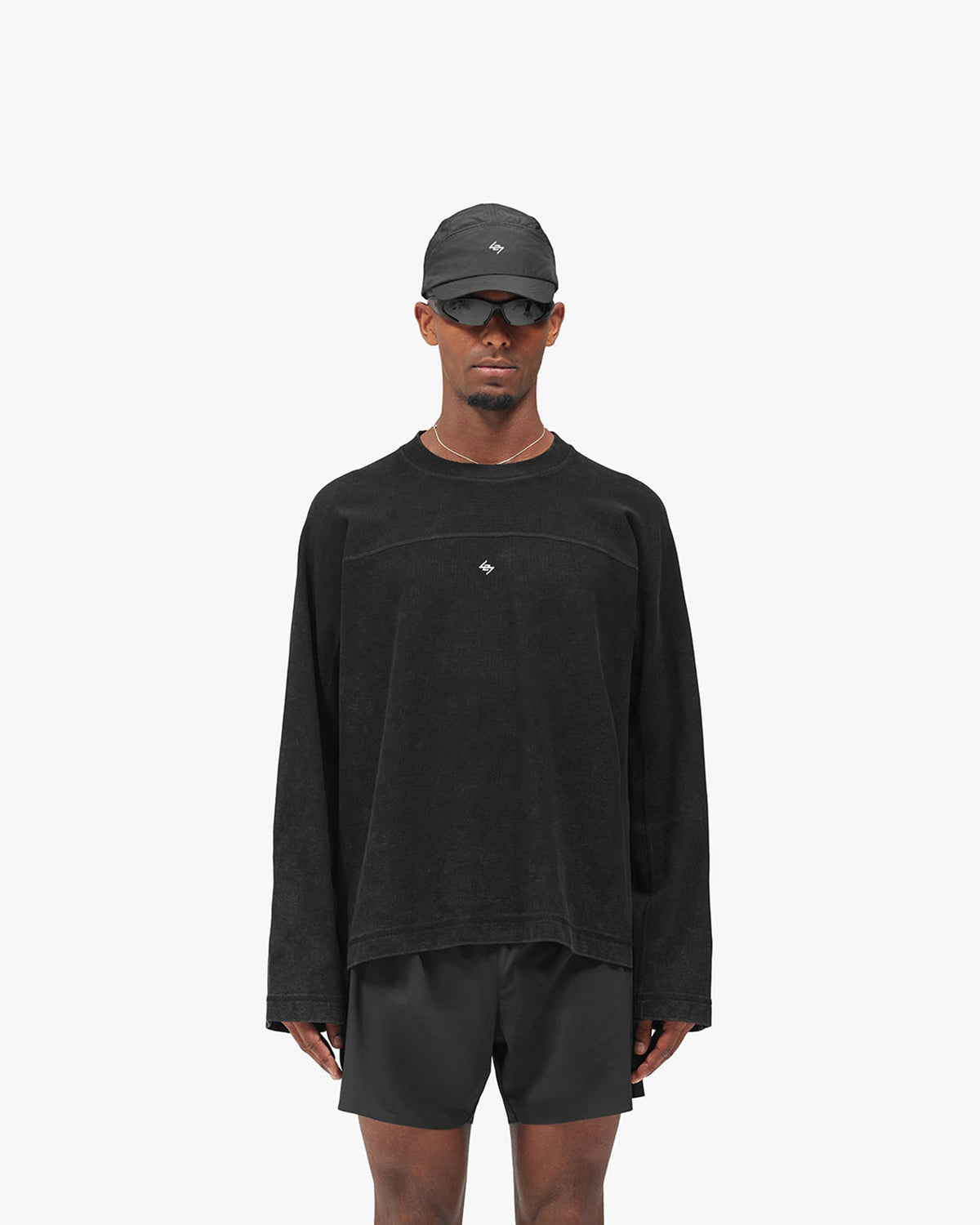 247 Trail Midlayer - Jet Black - Cropped Model - Front