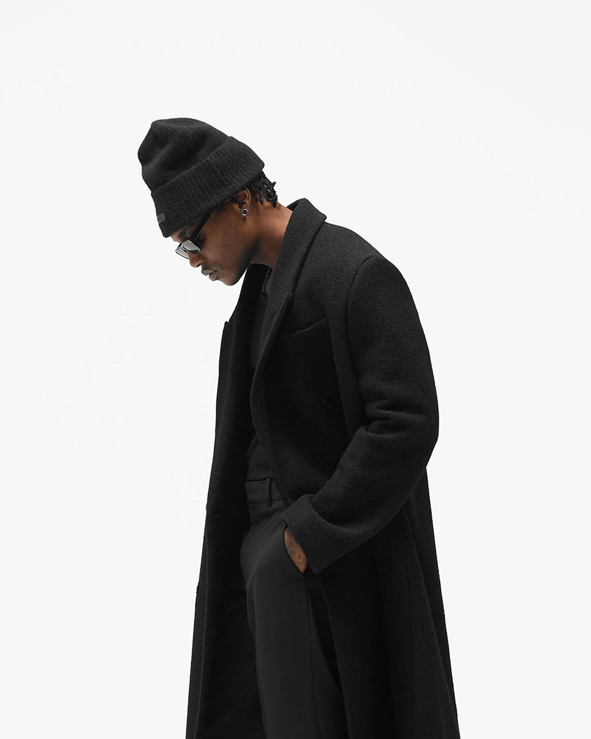 Bully Coat - Black - Cropped Model - Side