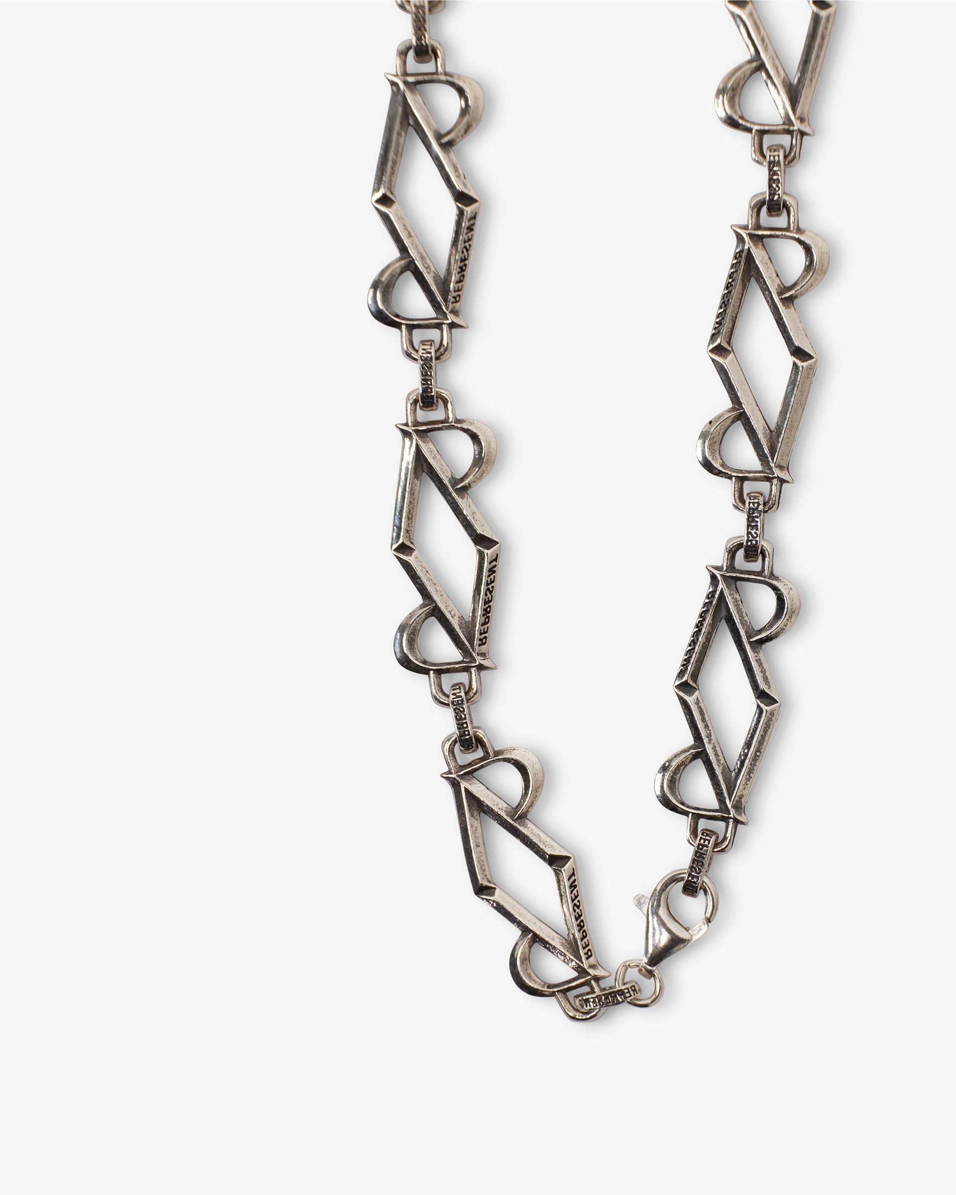 Intial_Chain_Necklace_-_Silver_02.jpg