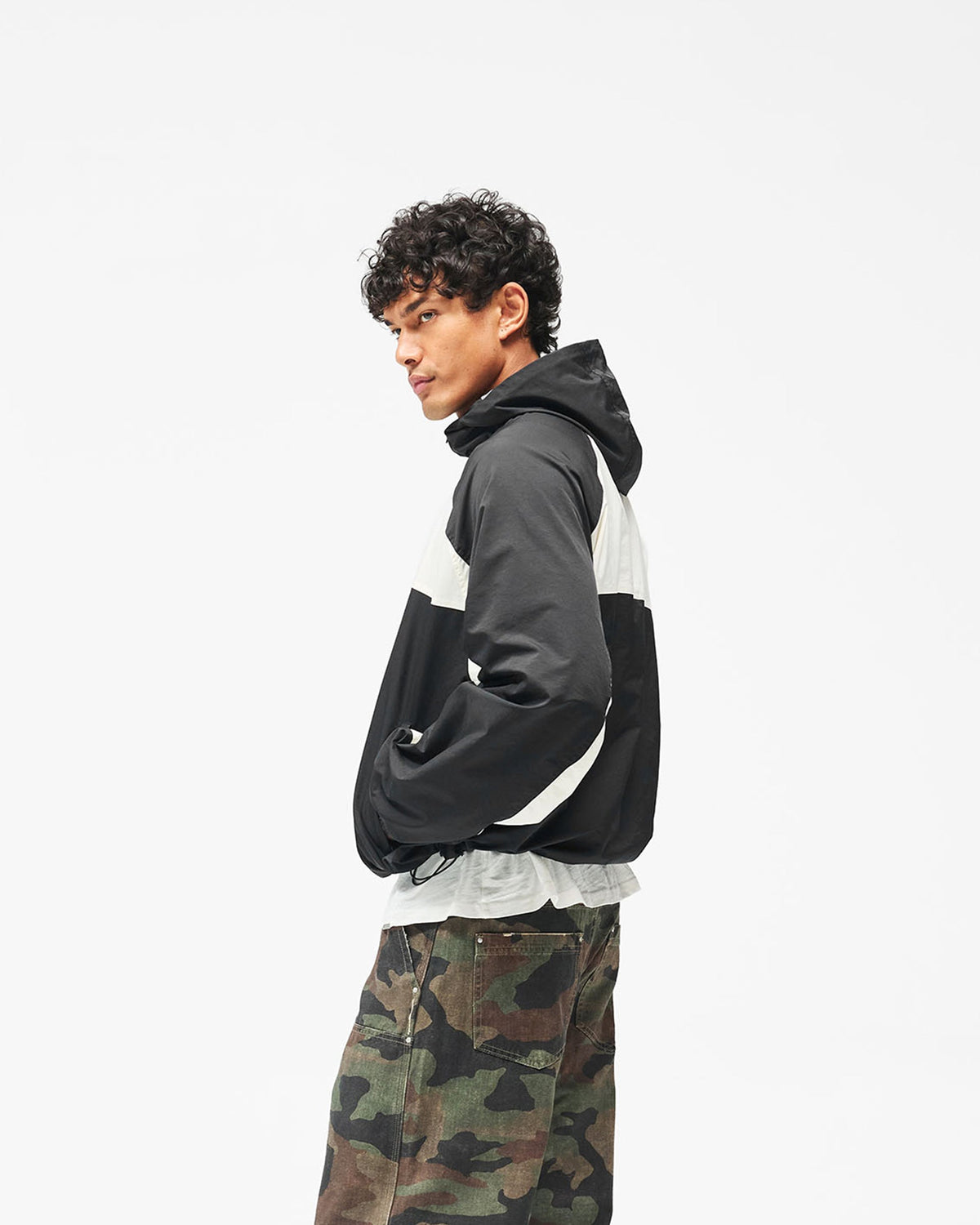 Gh Tech Jacket - Jet Black - Cropped Model - Side