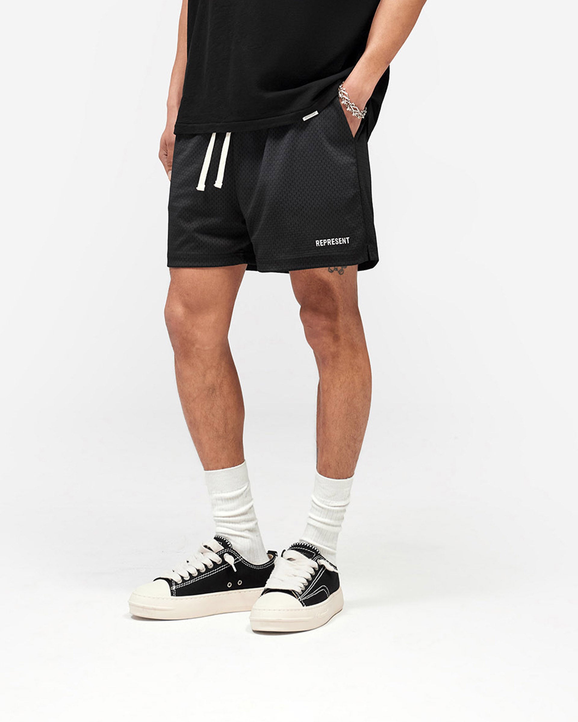 Washed_Mesh_Shorts_-_Washed_Black_02.jpg