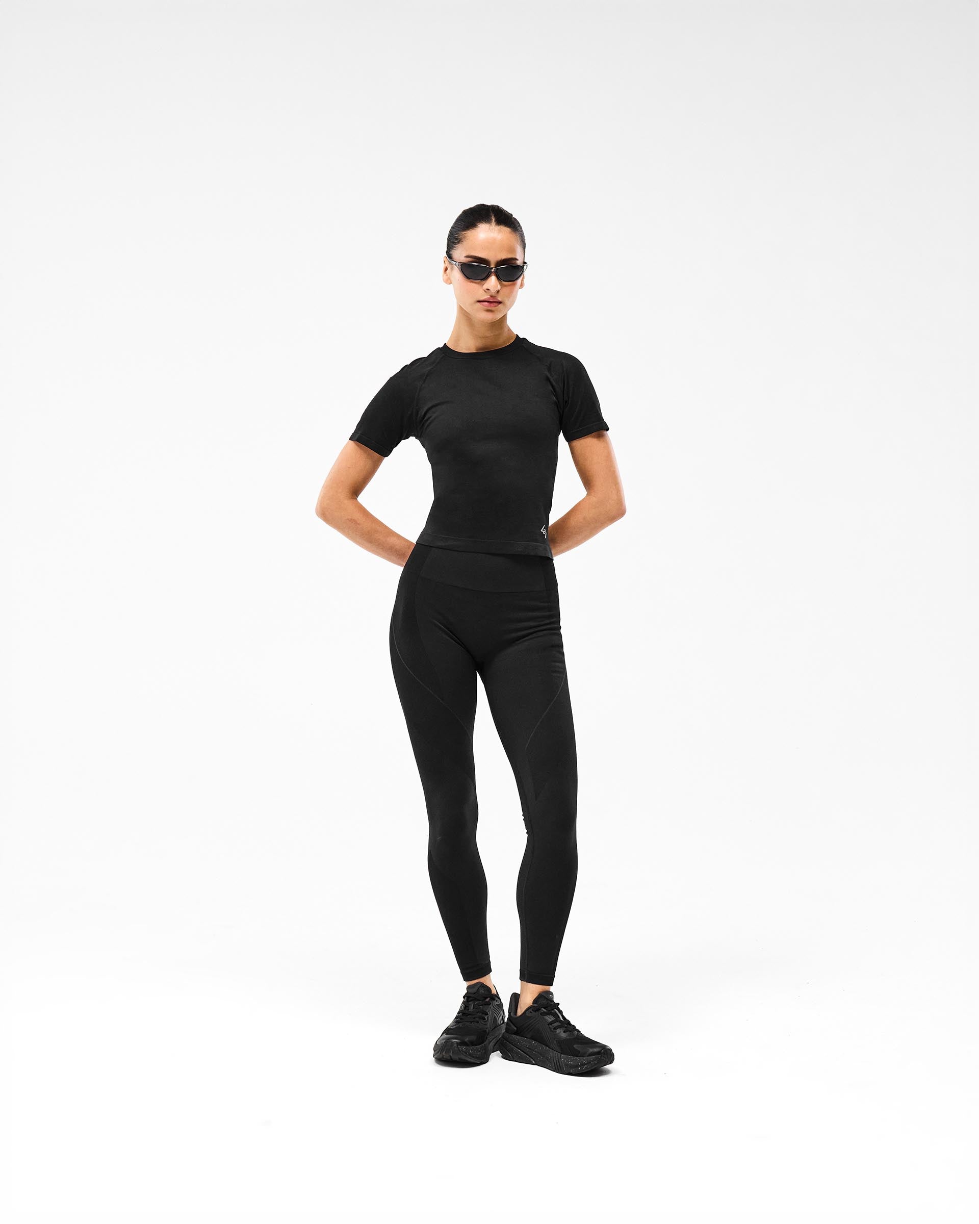 247_Ease_Seamless_Perforated_T-Shirt_-_Black_03.jpg